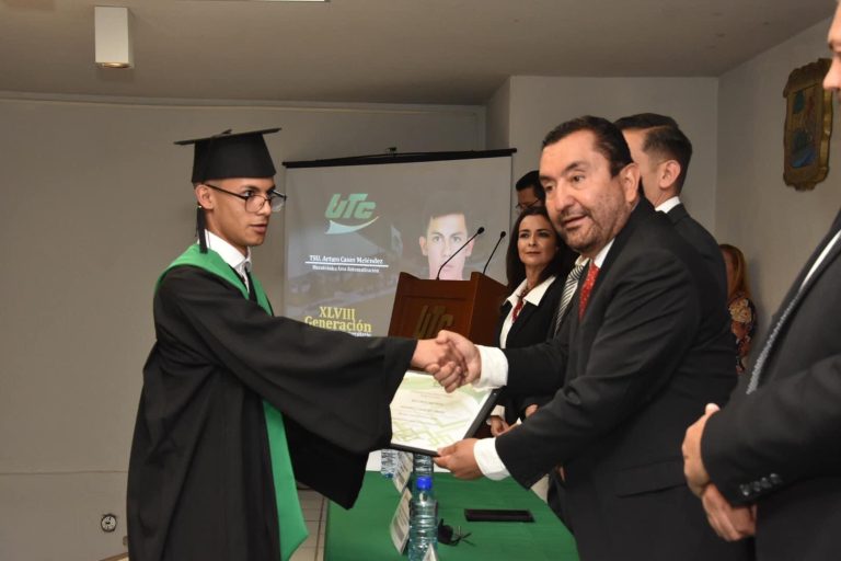 Se gradúa la generación 48 de la carrera Técnico Superior Universitario de la UTC