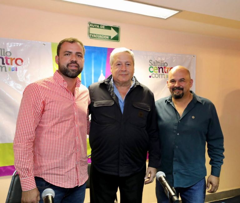 Toma Chema Fraustro protesta a líder de comerciantes del centro histórico