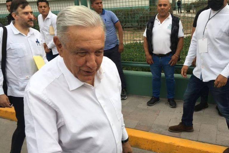 AMLO anuncia contratación de médicos jubilados