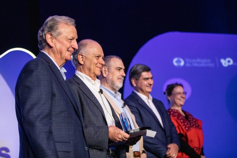 Arranca el TEC de Monterrey el ciclo de conferencias “Inspirar para transformar” con una charla entre Enrique Krauze y Francisco Calderón