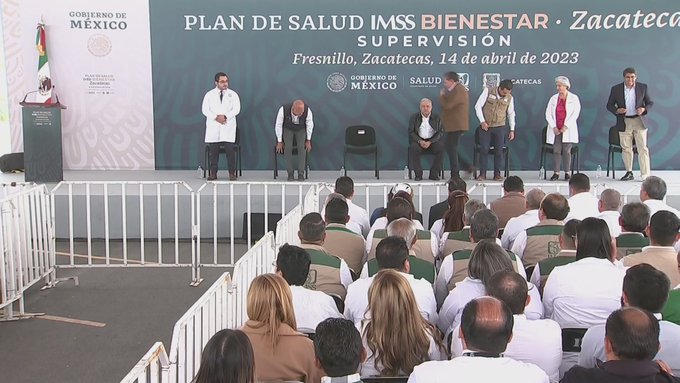 Forcejean a llegada de AMLO a hospital de Fresnillo, Zacatecas