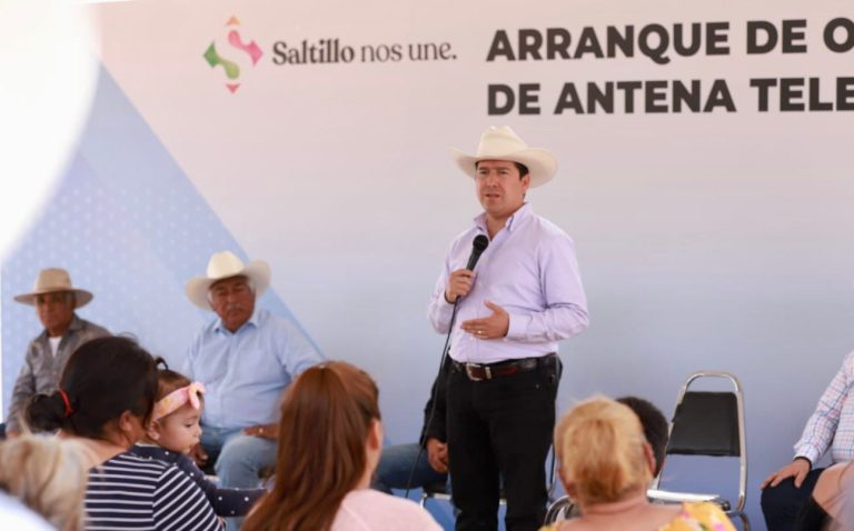 Mejorarán conectividad en ejidos; instalan antena telefónica