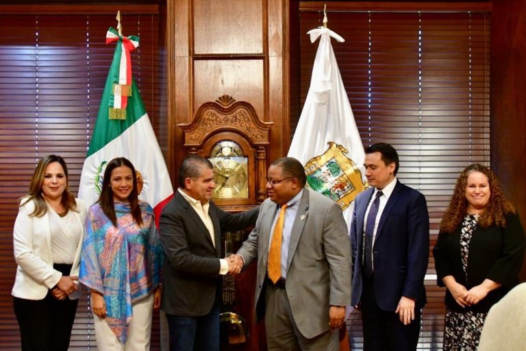 Recibe Miguel Riquelme a Roger C. Rigaud, cónsul general de Estados Unidos en Monterrey