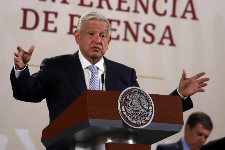 Sale AMLO en defensa de “Los Chapitos”