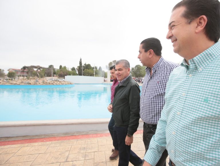 Supervisan Miguel Riquelme y José María Morales obra del lago central de la Alameda, en Ramos Arizpe