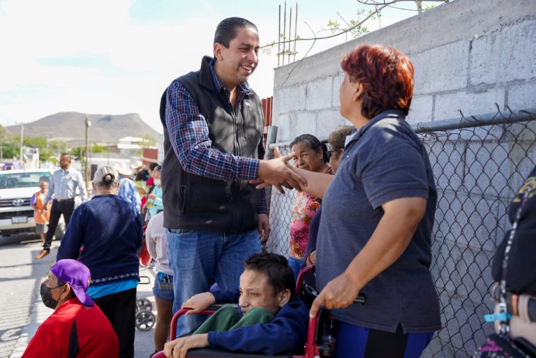 Supervisan avances de embellecimiento de viviendas en El Mirador