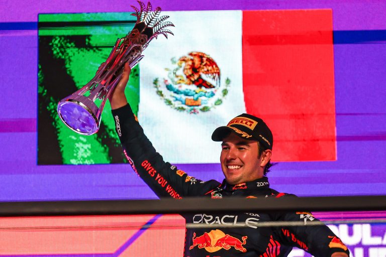 “Checo” Pérez pide a seguidores que diseñen su casco para GP México