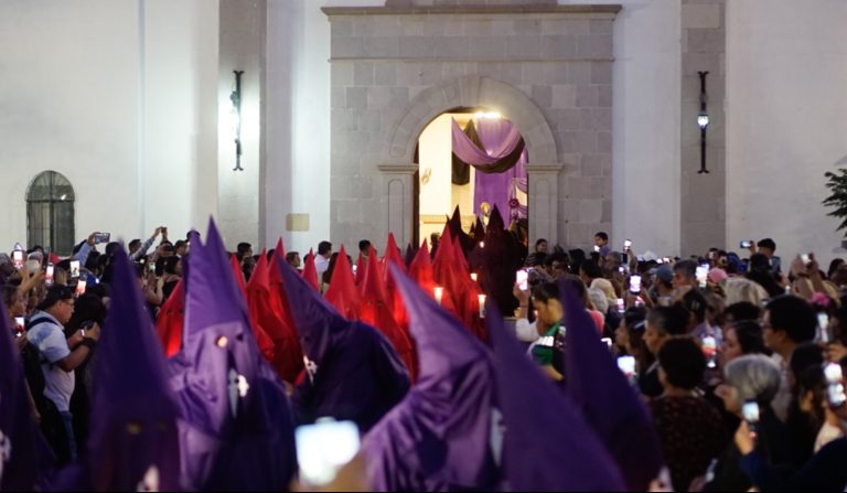 Acuden a Procesión del Silencio en el Pueblo Mágico de Viesca