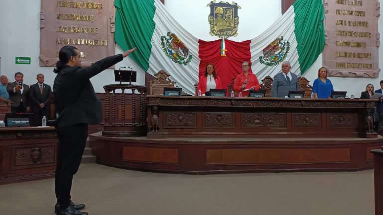 Congreso de Coahuila toma protesta como diputado a Oscar David del Bosque y aprueba licencia a Guadalupe Oyervides para separarse de su cargo