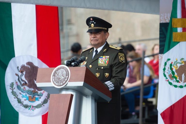 ¿Cuál es el problema? responde AMLO ante la revelación de los viajes de lujo con cargo al erario que realizó el Secretario de la Defensa Nacional