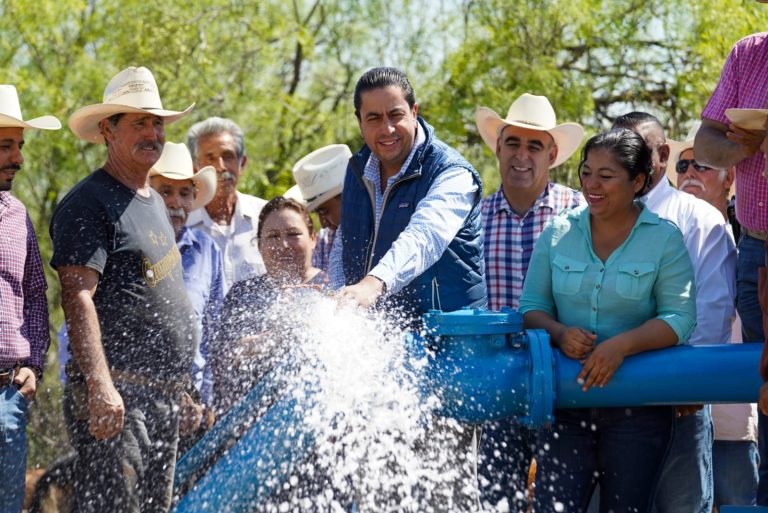 Estabilizan suministro de agua en el ejido “Mesita de León”