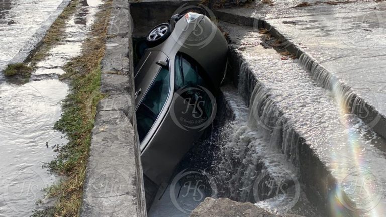 La reportan como desaparecida… había caído con su auto a un canal pluvial en Saltillo