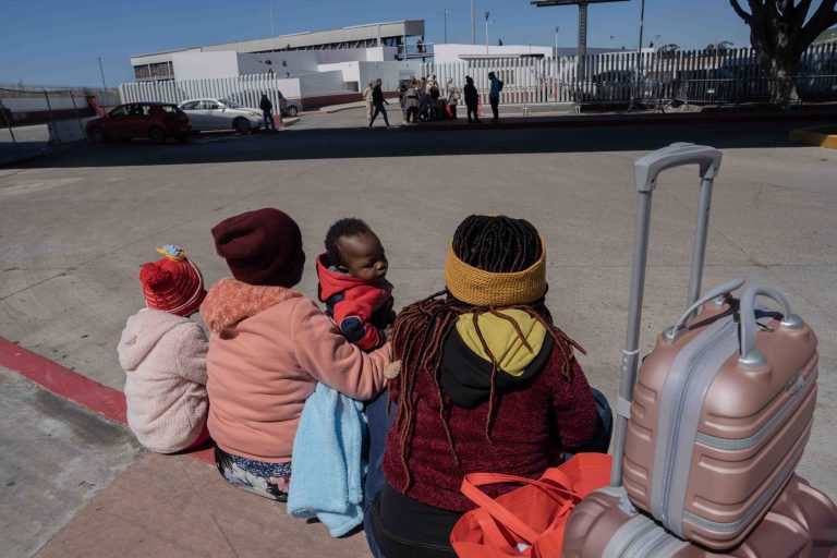 Falso rumor provoca que migrantes intenten cruzar frontera en Juárez