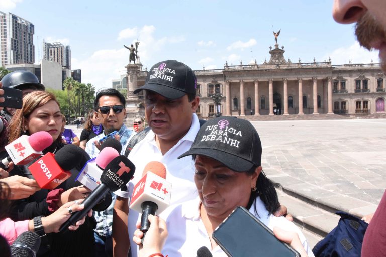 Padres de Debanhi denuncian falta de avances en investigación