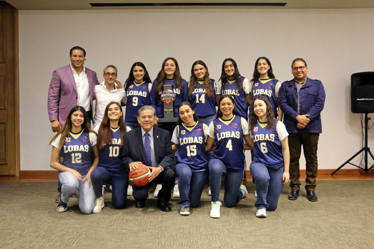 Reconocen a integrantes del equipo representativo de Basquetbol Femenil de la UA de C por su ascenso a la primera división