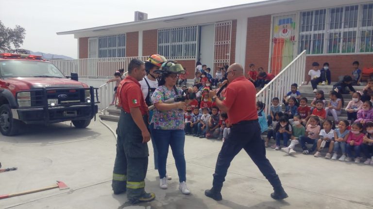 Visitan elementos de Protección Civil escuelas de Ramos Arizpe