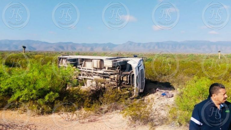 Vuelca camión de SETTEPI en La Ventura