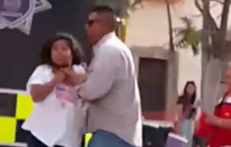 Agrede guarura de esposa de Ricardo Mejía a mujer en Plaza de Armas de Saltillo