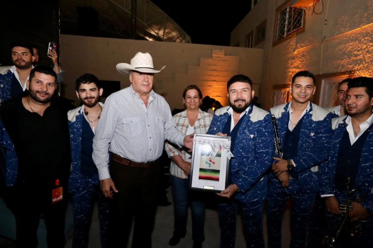 Celebra con éxito El Recodo a las mamás saltillenses