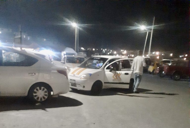 Denuncian abuso por cobro excesivo en tarifas de taxi en Ramos Arizpe 