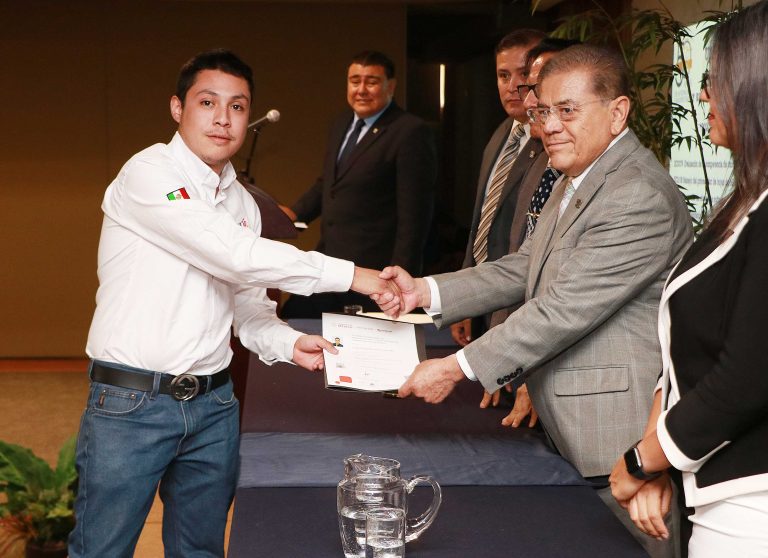 Entrega UAdeC Certificados de Estándar de Competencia CONOCER en Saltillo