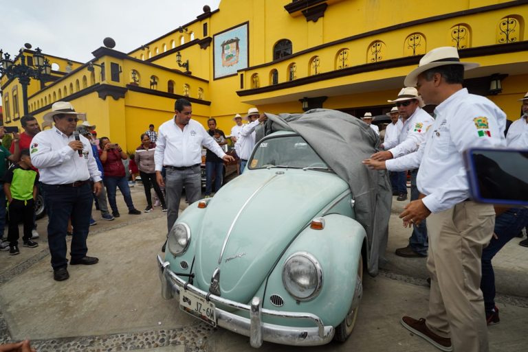 Exposición de Autos Clásicos realza festejos por aniversario