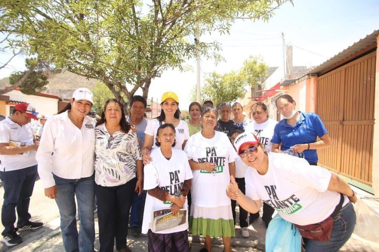 Permanecen Luz Elena y Rocío cercanas a la gente