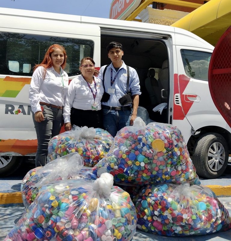 Recolectan más de 200 kg de tapitas en apoyo a Guerreras por la Vida 