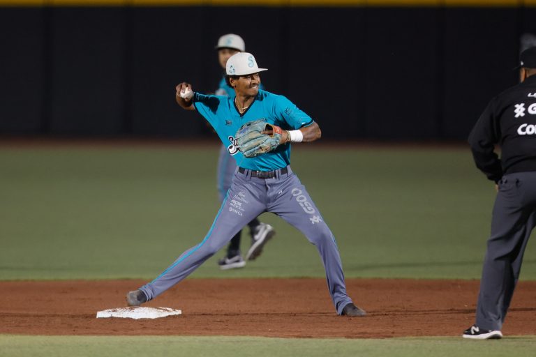 Toros de Tijuana gana 7 por 3 a Saraperos en inicio de serie en la frontera