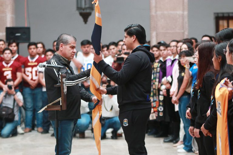 Abandera gobernador de Coahuila a la Delegación Deportiva de la UA de C rumbo a la Universiada Nacional 2023