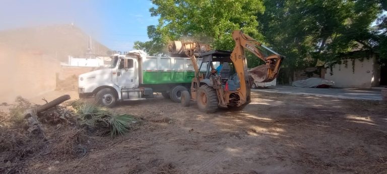 Acuden a librar de basura y escombro en periferia de la colonia La Nogalera