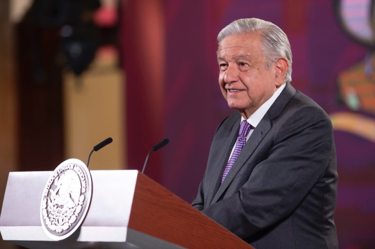 AMLO apoya propuesta de consulta sobre elección de ministros de SCJN