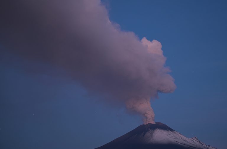 Ceniza del Popocatépetl alcanza a 24 municipios de Puebla