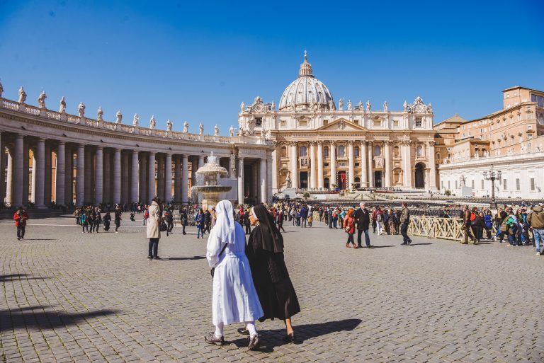 El Vaticano condena la teoría de género, el cambio de sexo y los vientres de alquiler