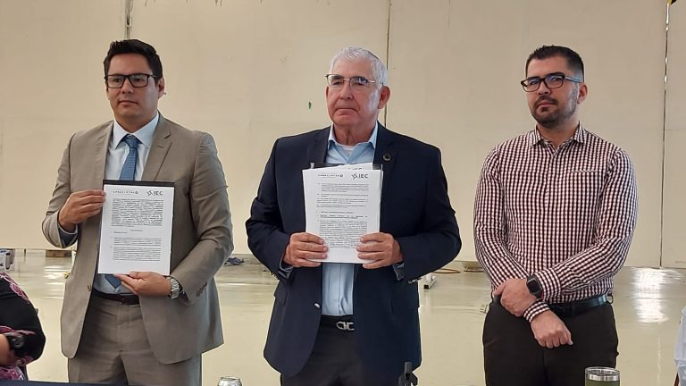 Firman convenio de colaboración IEC y CANACINTRA Coahuila Sureste para promocionar la participación de los agremiados en el proceso electoral