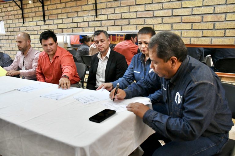 Firman convenio de colaboración CAM no. 38 y UVM 