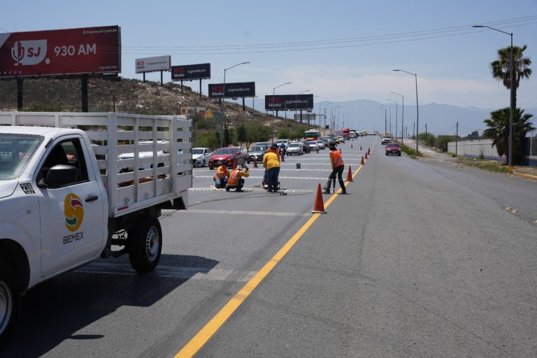 Instalan reductores viales en el bulevar Miguel Ramos Arizpe