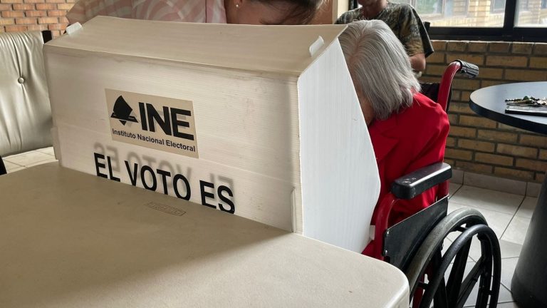 Internas del Penal Femenil de Saltillo ejercen su derecho al voto