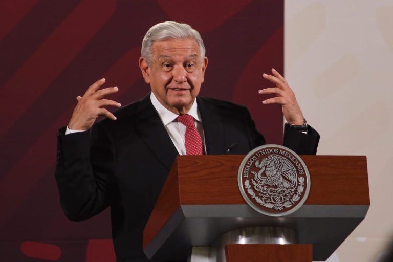 López Obrador felicita al “Canelo” Álvarez y a “Checo” Pérez por sus triunfos