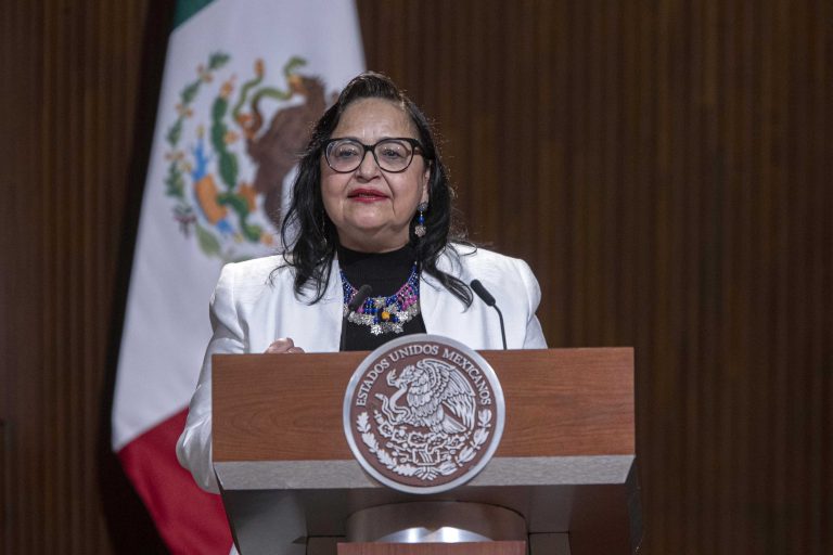 Revela AMLO que ministra contrató a excolaboradora de García Luna