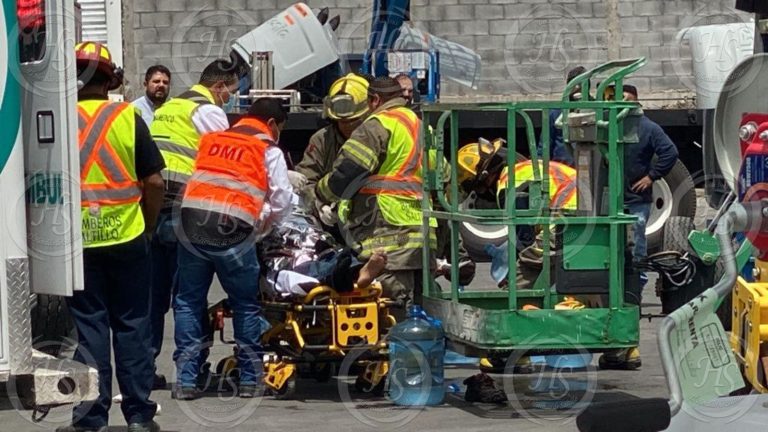 Recibe descarga eléctrica y termina con quemaduras de gravedad