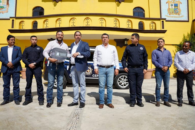 Respalda Ramos Arizpe seguridad de la Región Sureste con donación de patrulla a General Cepeda