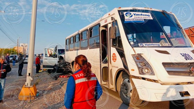 Siete lesionados en accidente entre transportes de personal sobre la Saltillo-Monterrey