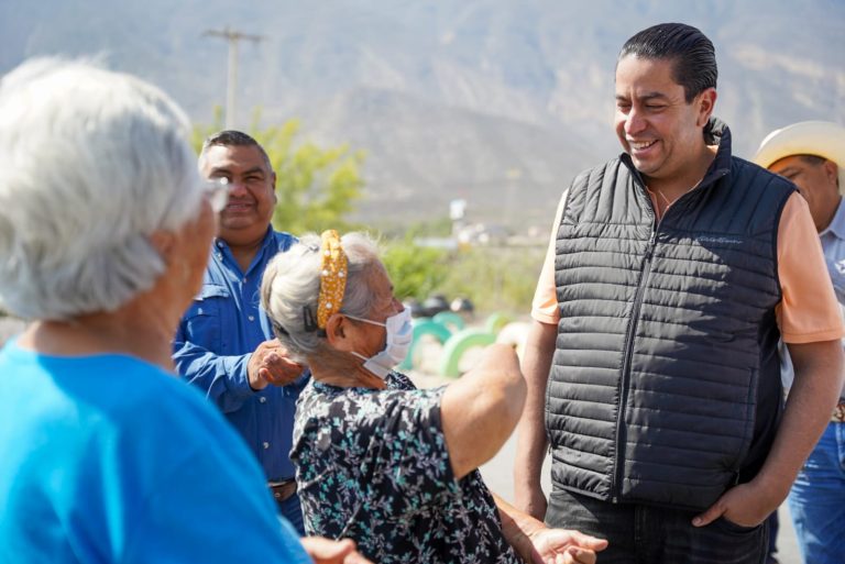 Supervisan rehabilitación de camino rural en “Ojo Caliente”