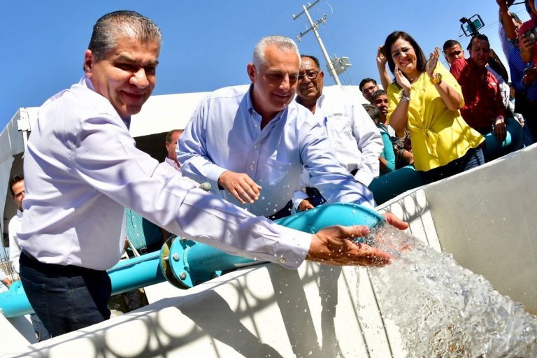 Supervisan Miguel Riquelme y Román Cepeda pozo de agua ‘La Hacienda’, en Torreón