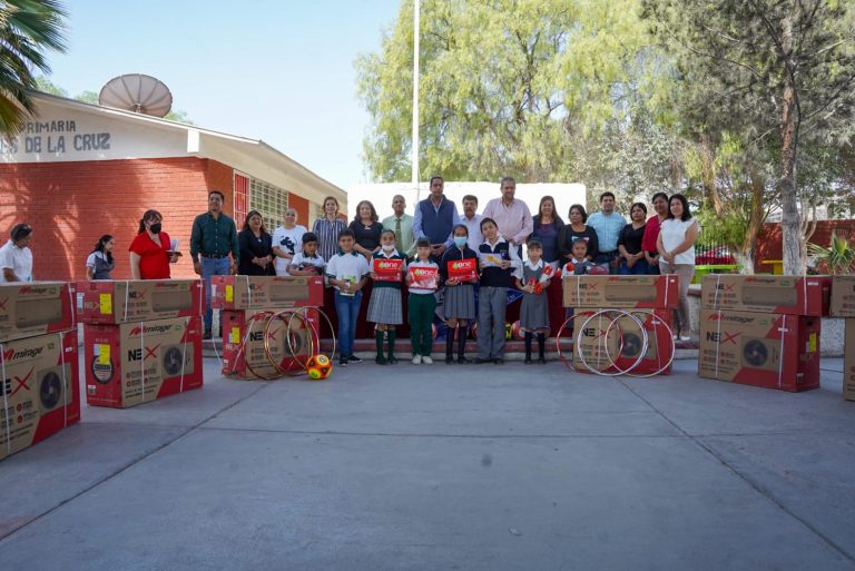 Supervisan entrega de equipo para alumnos de Primaria “Sor Juana Inés de la Cruz”