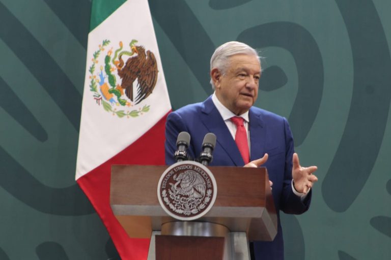 Ya cambió el sueño americano por las pensiones: AMLO