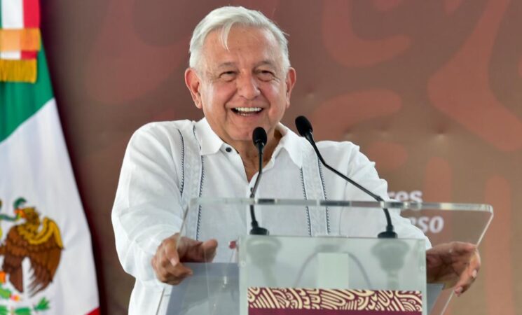 AMLO envía felicitación por el Día del Padre