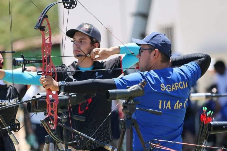 Arqueros coahuilenses ganan medalla en Universiada Nacional