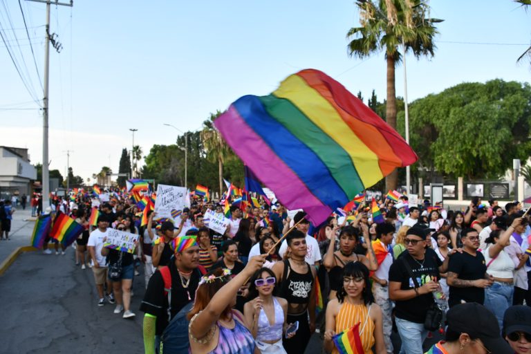 Marchan por la diversidad sexual en Saltillo 